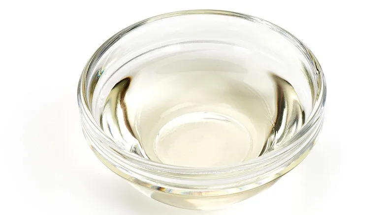 White vinegar for cleaning Grout stain from ceramic tiles