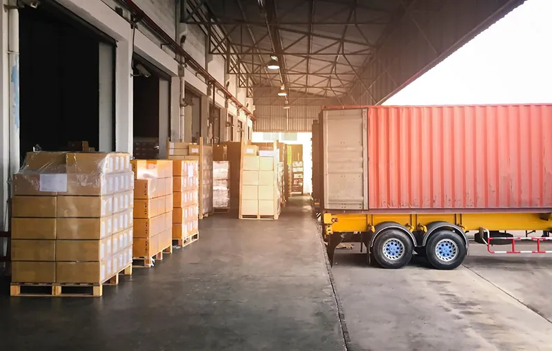 What is the main transportation method for exporting ceramic tiles to Iraq?